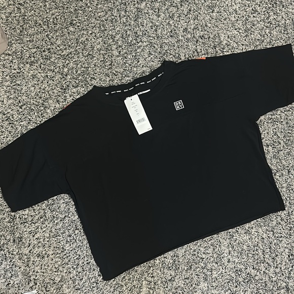 NWT. Woman’s DKNY sport black shirt sleeve T-shirt. - Picture 3 of 6